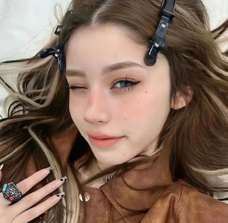 凤侣嬉春